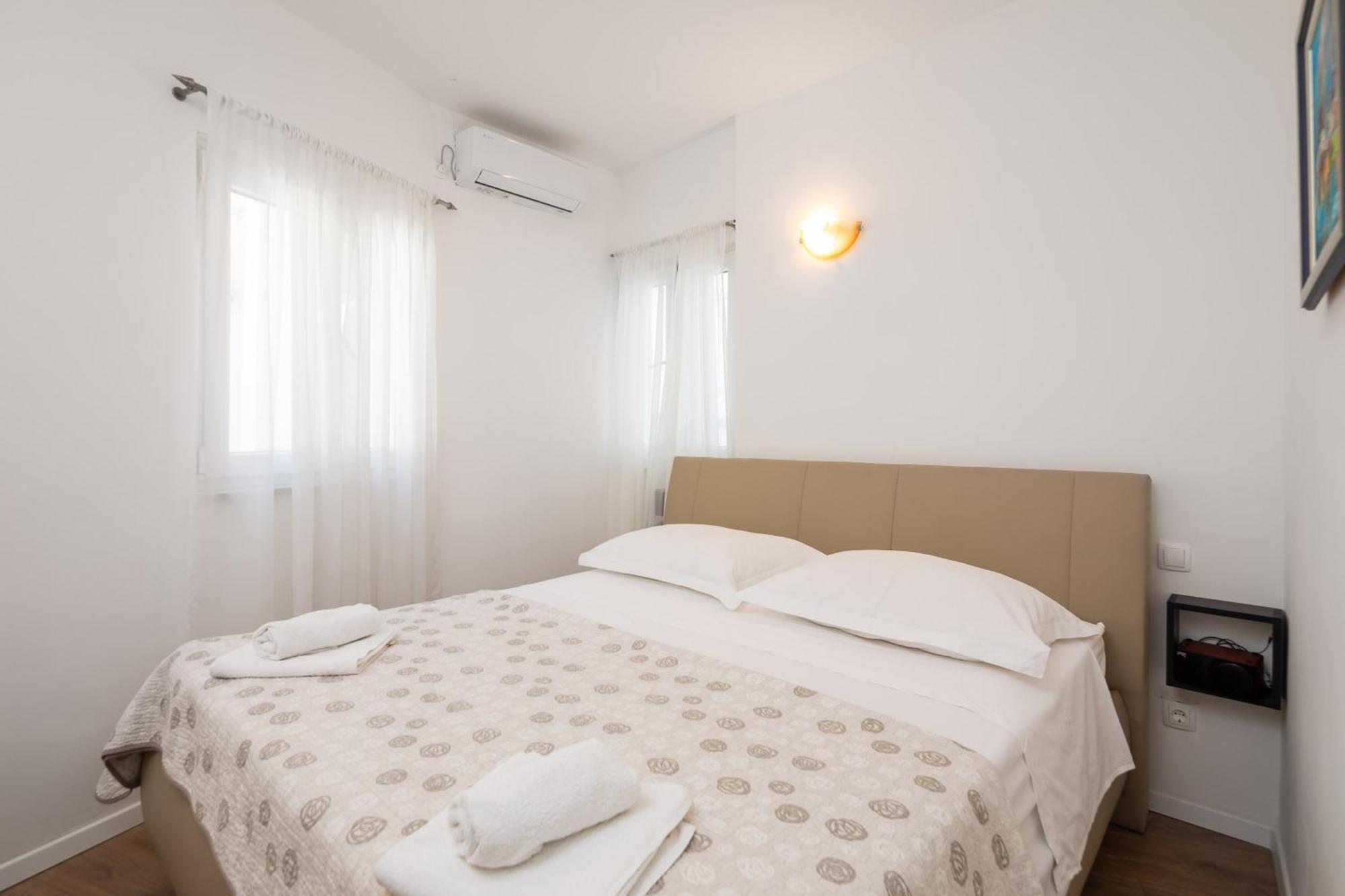 Caleta Seaview Suites II - Pool & Jacuzzi Lokva Rogoznica Dış mekan fotoğraf