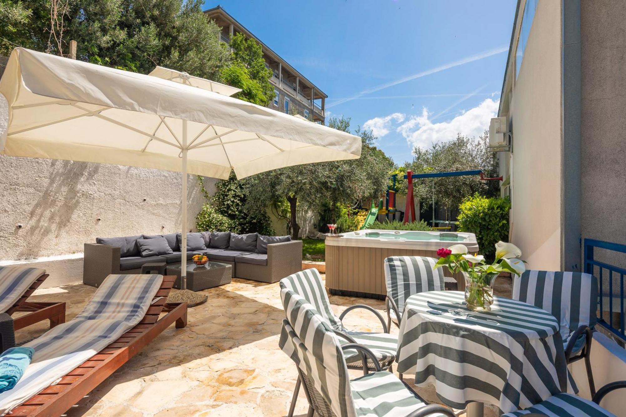 Caleta Seaview Suites II - Pool & Jacuzzi Lokva Rogoznica Dış mekan fotoğraf